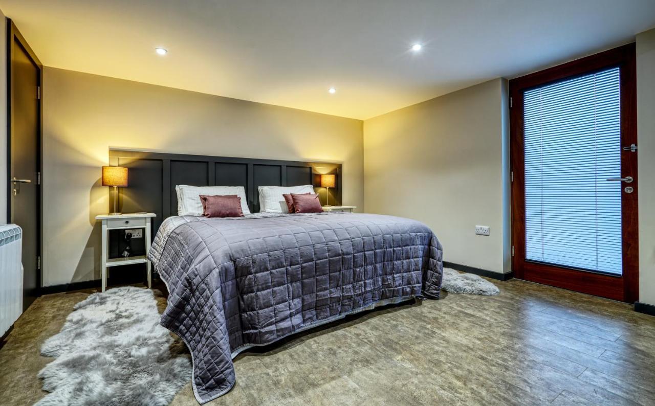 ברמפטון The Courtyard Apartment מראה חיצוני תמונה