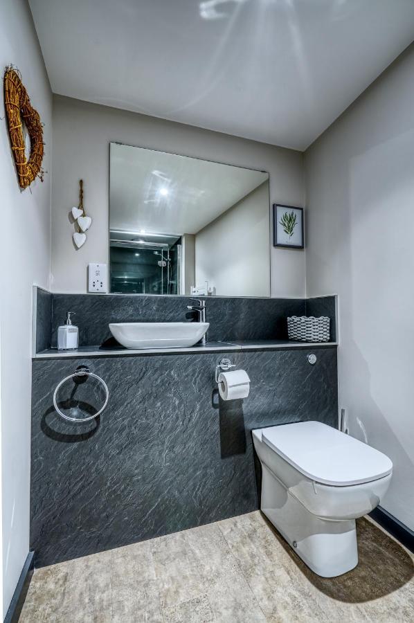 ברמפטון The Courtyard Apartment מראה חיצוני תמונה